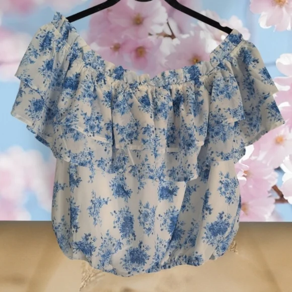 NWT Flying Tomato Floral Blue and White Off-Shoulder Top Size Large - Picture 3 of 4